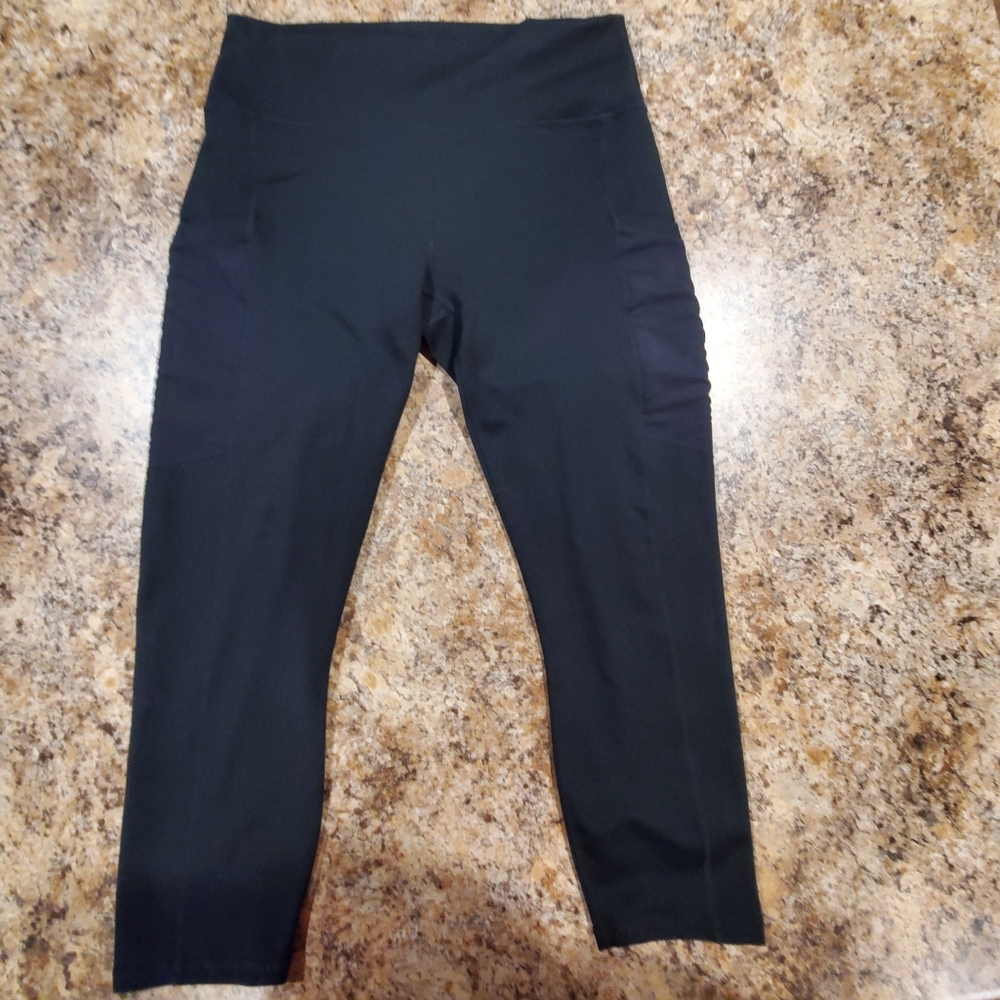 Fabletics Power Hold Capri with Pockets Size L